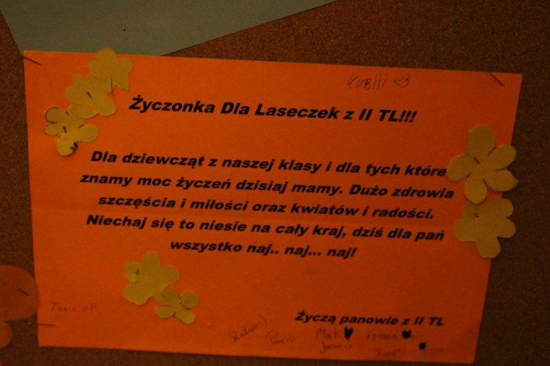 Relacja z przyjemnego świętowania 8 marca we wszystkich szkołach...czyli Panowie się bardzo starali, by uprzyjemnić Dzień Kobiet Paniom