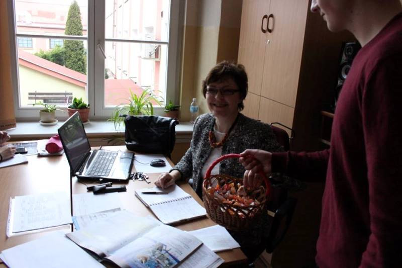 Relacja z przyjemnego świętowania 8 marca we wszystkich szkołach...czyli Panowie się bardzo starali, by uprzyjemnić Dzień Kobiet Paniom