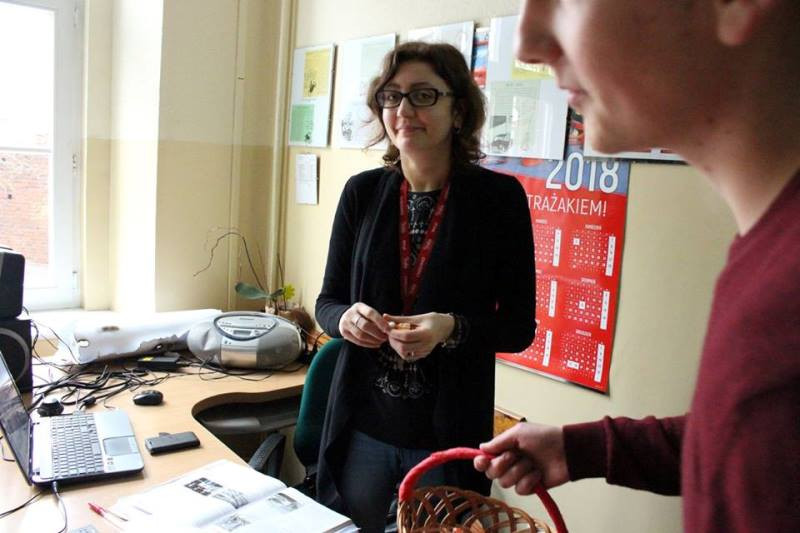 Relacja z przyjemnego świętowania 8 marca we wszystkich szkołach...czyli Panowie się bardzo starali, by uprzyjemnić Dzień Kobiet Paniom