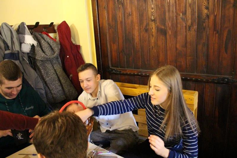 Relacja z przyjemnego świętowania 8 marca we wszystkich szkołach...czyli Panowie się bardzo starali, by uprzyjemnić Dzień Kobiet Paniom