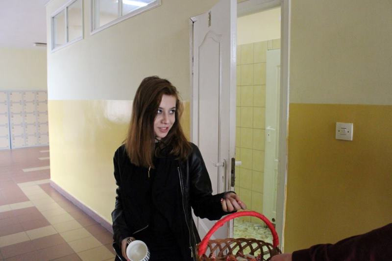 Relacja z przyjemnego świętowania 8 marca we wszystkich szkołach...czyli Panowie się bardzo starali, by uprzyjemnić Dzień Kobiet Paniom
