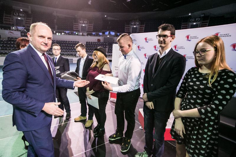 Wręczenie stypendiów przez Marszałka Piotra Całbeckiego: ?Prymusi Zawodu Kujaw i Pomorza?
