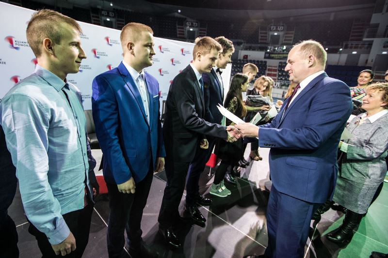 Wręczenie stypendiów przez Marszałka Piotra Całbeckiego: ?Prymusi Zawodu Kujaw i Pomorza?