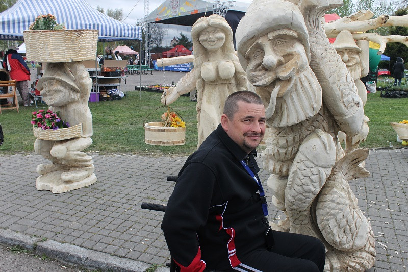 MOŻEMY POMÓC ! Sparaliżowany Darek Szramkowski nie chce być ciężarem dla żony. Przekaż 1% podatku na zakup podnośników