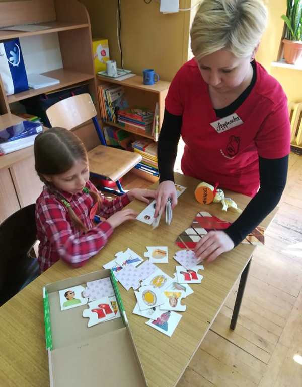 Zajęcia z rehabilitantami oraz przygotowywanie ozdób świątecznych