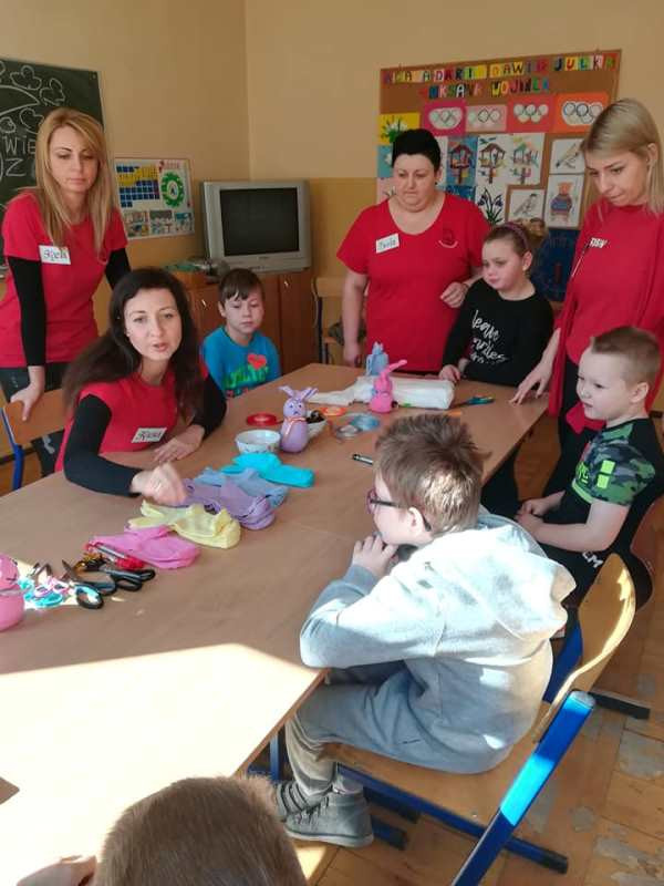 Zajęcia z rehabilitantami oraz przygotowywanie ozdób świątecznych