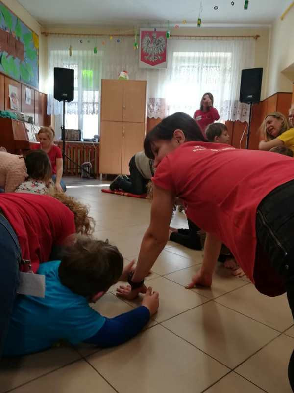 Zajęcia z rehabilitantami oraz przygotowywanie ozdób świątecznych