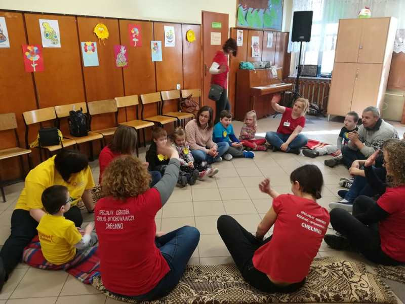 Zajęcia z rehabilitantami oraz przygotowywanie ozdób świątecznych
