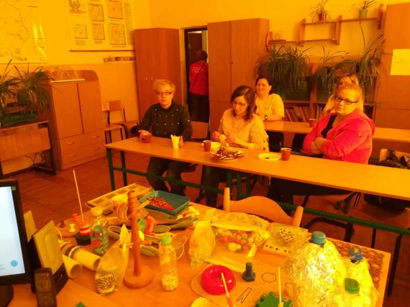 Zajęcia z rehabilitantami oraz przygotowywanie ozdób świątecznych