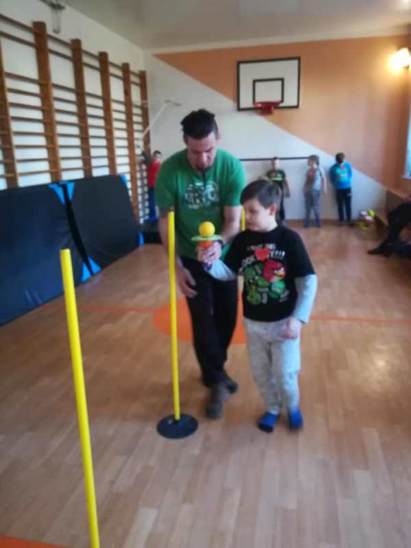 Zajęcia z rehabilitantami oraz przygotowywanie ozdób świątecznych