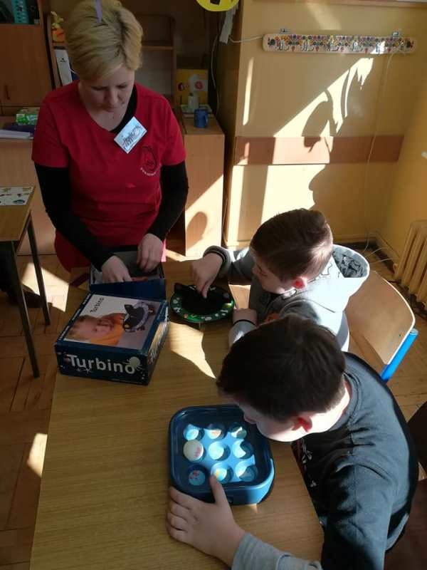 Zajęcia z rehabilitantami oraz przygotowywanie ozdób świątecznych