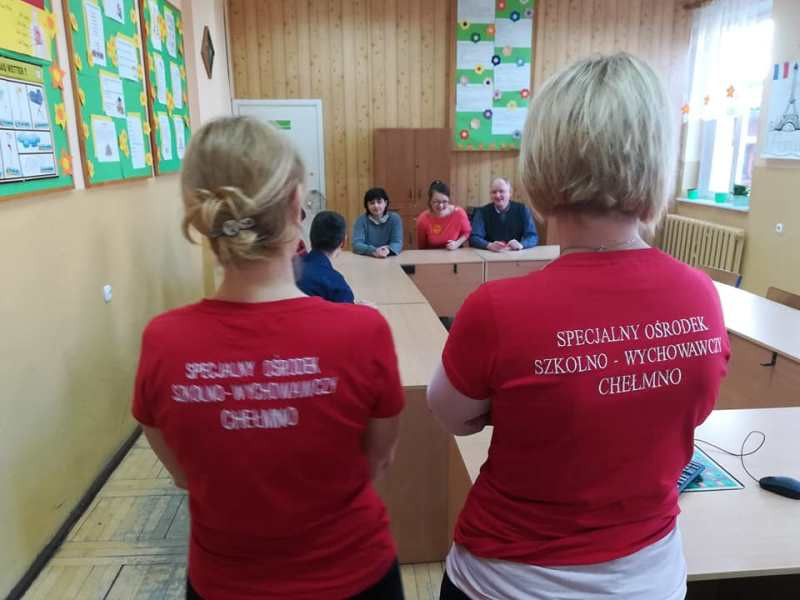 Zajęcia z rehabilitantami oraz przygotowywanie ozdób świątecznych