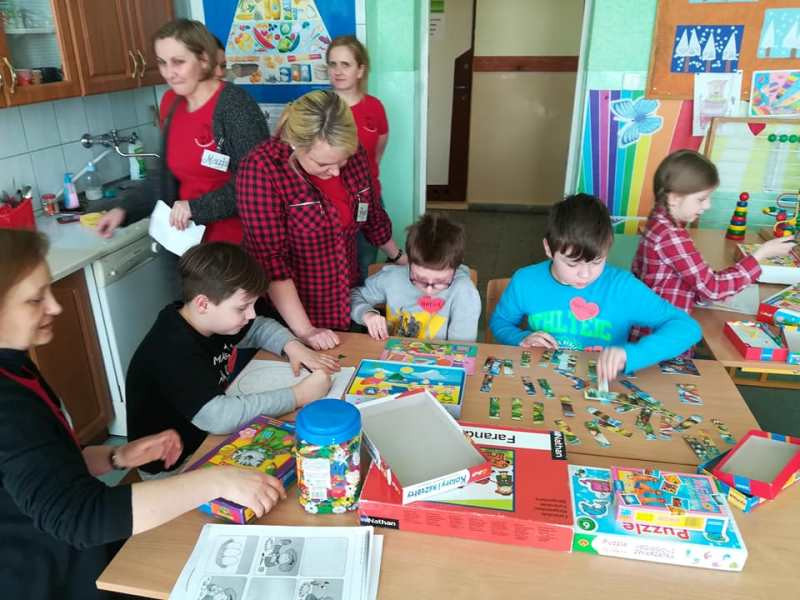 Zajęcia z rehabilitantami oraz przygotowywanie ozdób świątecznych