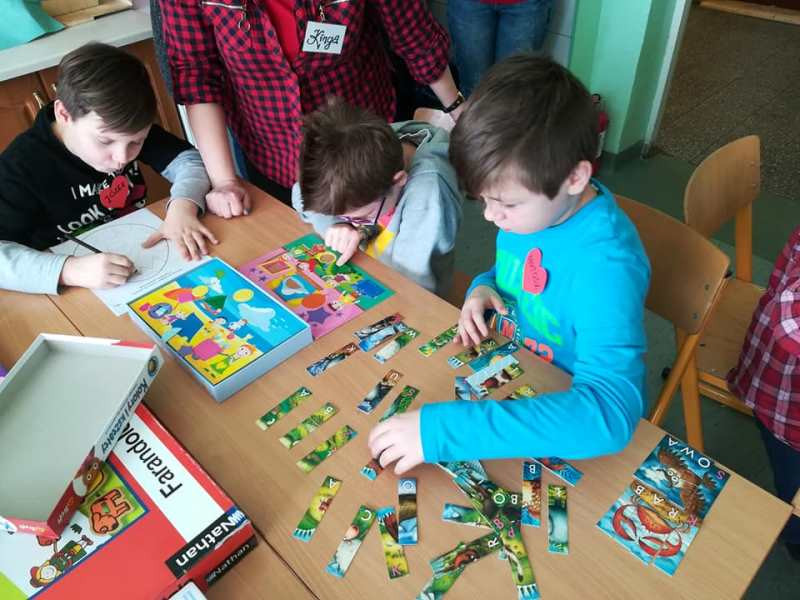Zajęcia z rehabilitantami oraz przygotowywanie ozdób świątecznych
