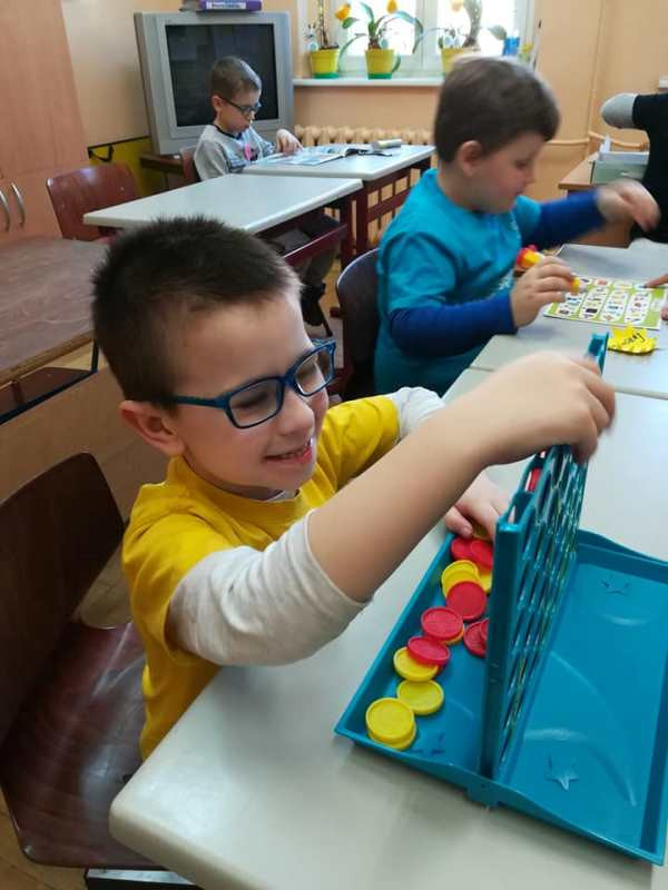 Zajęcia z rehabilitantami oraz przygotowywanie ozdób świątecznych