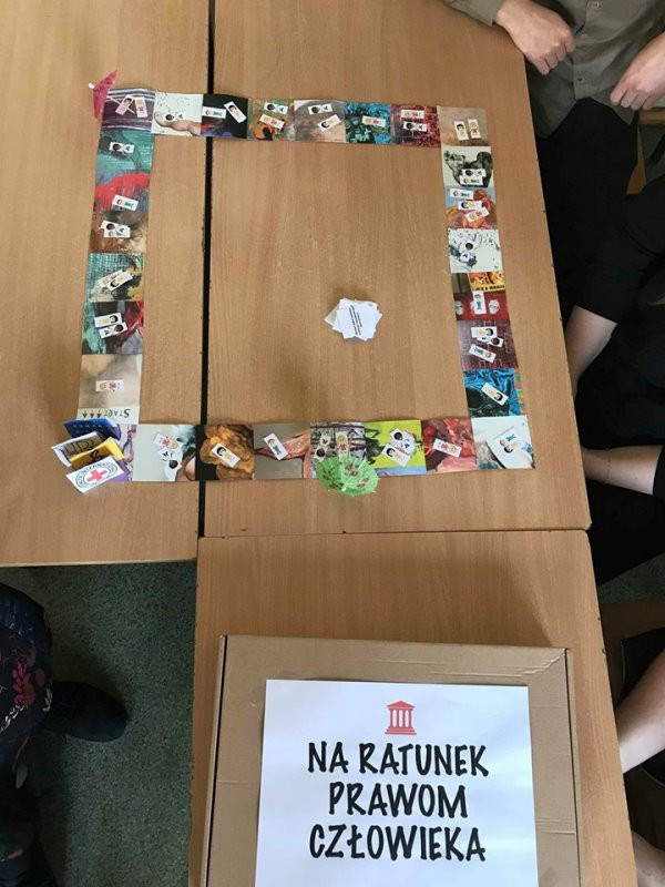 Tworzenie gry edukacyjnej podsumowującej prawa człowieka na lekcji w.o.s.