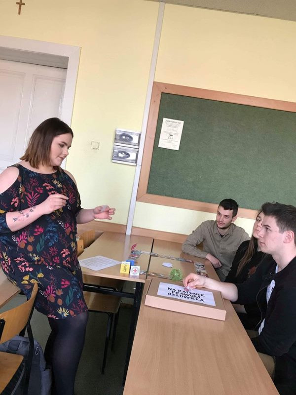 Tworzenie gry edukacyjnej podsumowującej prawa człowieka na lekcji w.o.s.