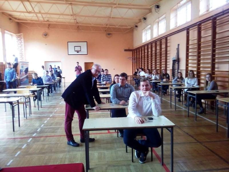 Wręczenie stypendiów najzdolniejszym uczniom przez Starostę Chełmińskiego
