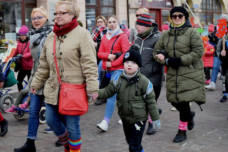 Dzisiaj w Chełmnie bum..bum... Zespół Downa zrobił szum !!! Happening w pierwszy dzień wiosny