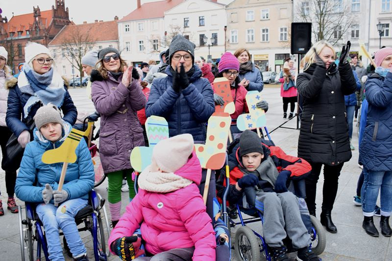 Dzisiaj w Chełmnie bum..bum... Zespół Downa zrobił szum !!! Happening w pierwszy dzień wiosny