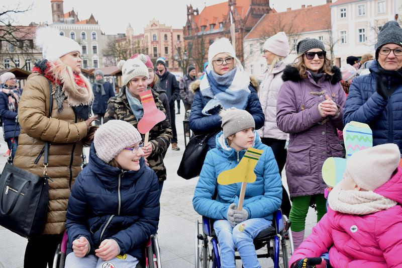 Dzisiaj w Chełmnie bum..bum... Zespół Downa zrobił szum !!! Happening w pierwszy dzień wiosny