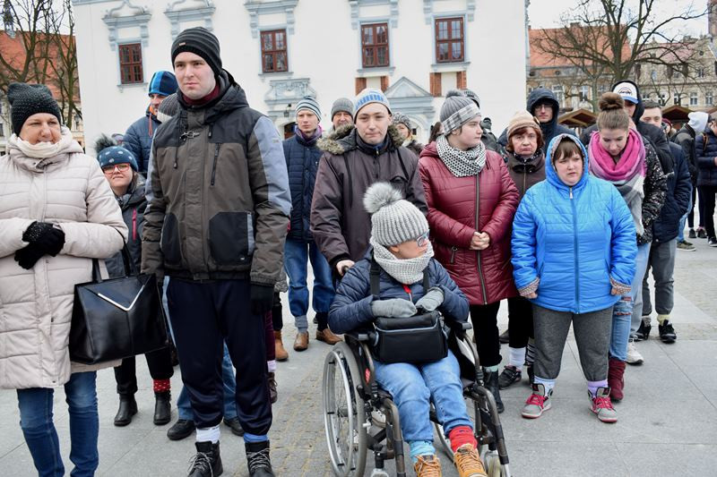 Dzisiaj w Chełmnie bum..bum... Zespół Downa zrobił szum !!! Happening w pierwszy dzień wiosny