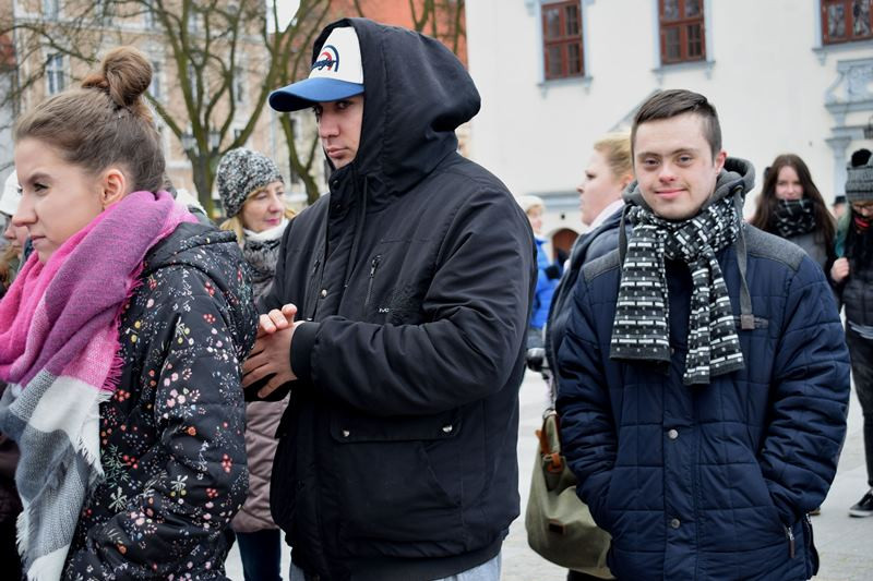 Dzisiaj w Chełmnie bum..bum... Zespół Downa zrobił szum !!! Happening w pierwszy dzień wiosny