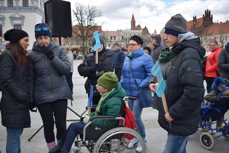 Dzisiaj w Chełmnie bum..bum... Zespół Downa zrobił szum !!! Happening w pierwszy dzień wiosny