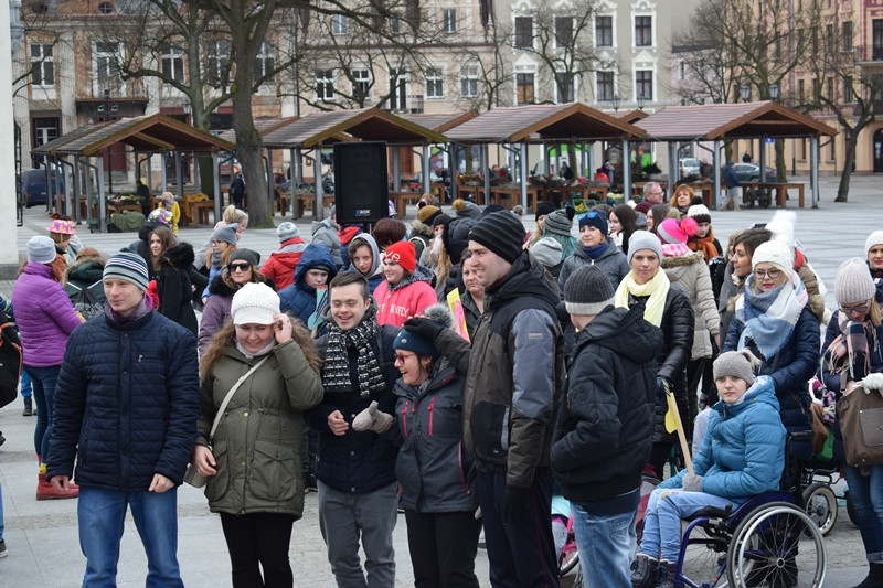 Dzisiaj w Chełmnie bum..bum... Zespół Downa zrobił szum !!! Happening w pierwszy dzień wiosny