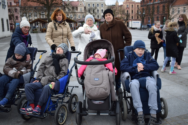 Dzisiaj w Chełmnie bum..bum... Zespół Downa zrobił szum !!! Happening w pierwszy dzień wiosny