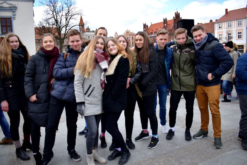 Dzisiaj w Chełmnie bum..bum... Zespół Downa zrobił szum !!! Happening w pierwszy dzień wiosny
