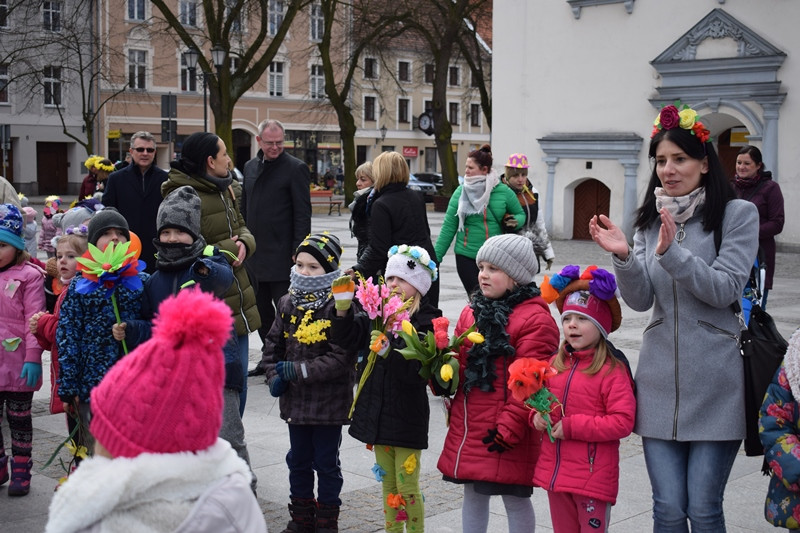 Dzisiaj w Chełmnie bum..bum... Zespół Downa zrobił szum !!! Happening w pierwszy dzień wiosny