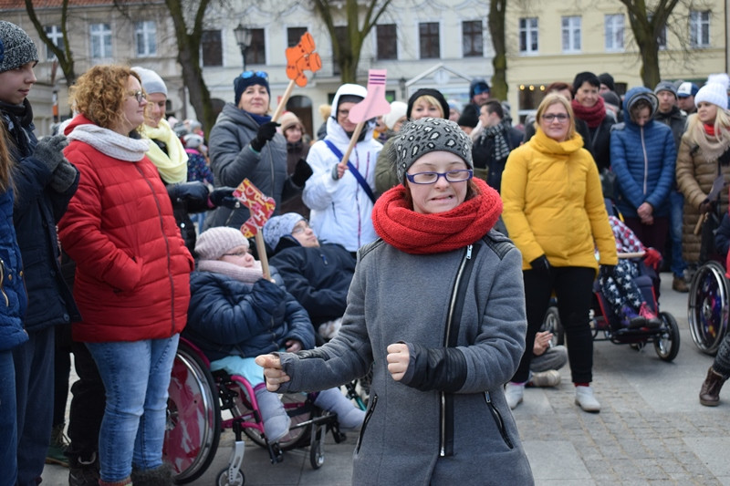 Dzisiaj w Chełmnie bum..bum... Zespół Downa zrobił szum !!! Happening w pierwszy dzień wiosny
