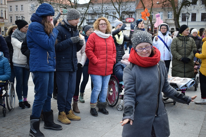 Dzisiaj w Chełmnie bum..bum... Zespół Downa zrobił szum !!! Happening w pierwszy dzień wiosny