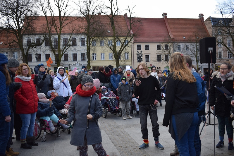 Dzisiaj w Chełmnie bum..bum... Zespół Downa zrobił szum !!! Happening w pierwszy dzień wiosny