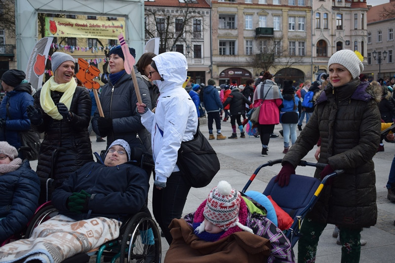 Dzisiaj w Chełmnie bum..bum... Zespół Downa zrobił szum !!! Happening w pierwszy dzień wiosny