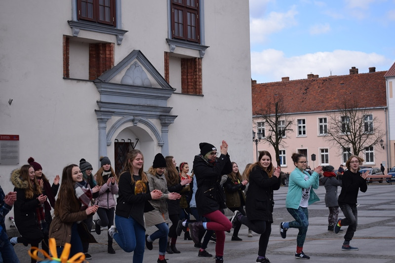 Dzisiaj w Chełmnie bum..bum... Zespół Downa zrobił szum !!! Happening w pierwszy dzień wiosny