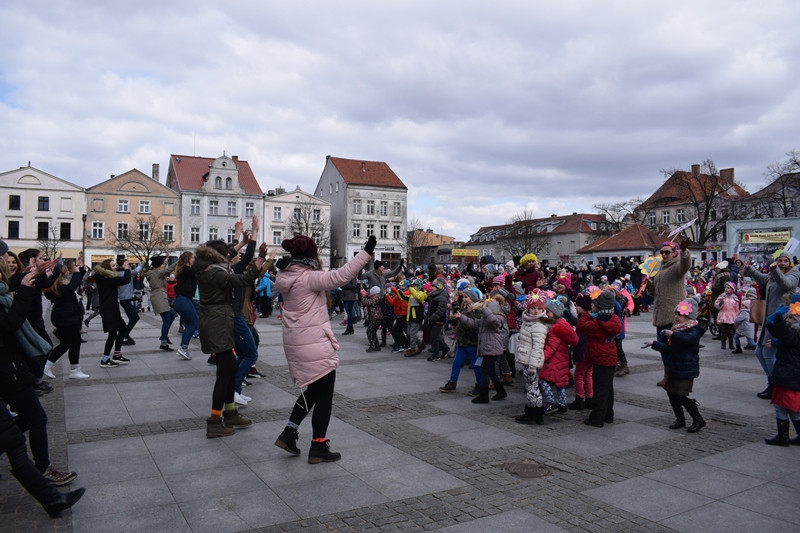 Dzisiaj w Chełmnie bum..bum... Zespół Downa zrobił szum !!! Happening w pierwszy dzień wiosny