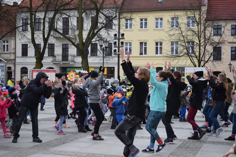 Dzisiaj w Chełmnie bum..bum... Zespół Downa zrobił szum !!! Happening w pierwszy dzień wiosny