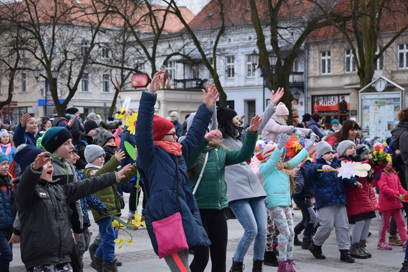 Dzisiaj w Chełmnie bum..bum... Zespół Downa zrobił szum !!! Happening w pierwszy dzień wiosny