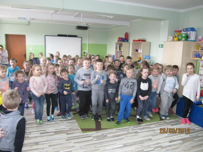Zabawy z zajączkiem wielkanocnym w 