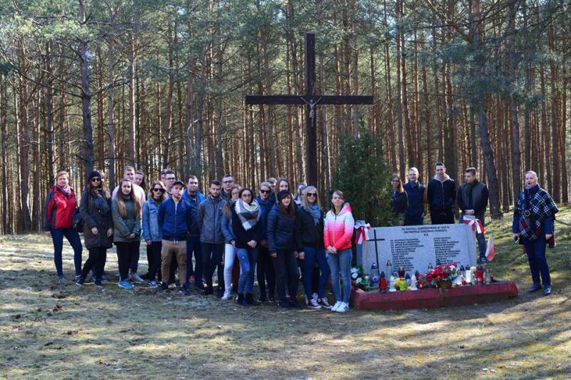 Historia najbliższej okolicy - zajęcia terenowe w ramach projektu edukacyjnego