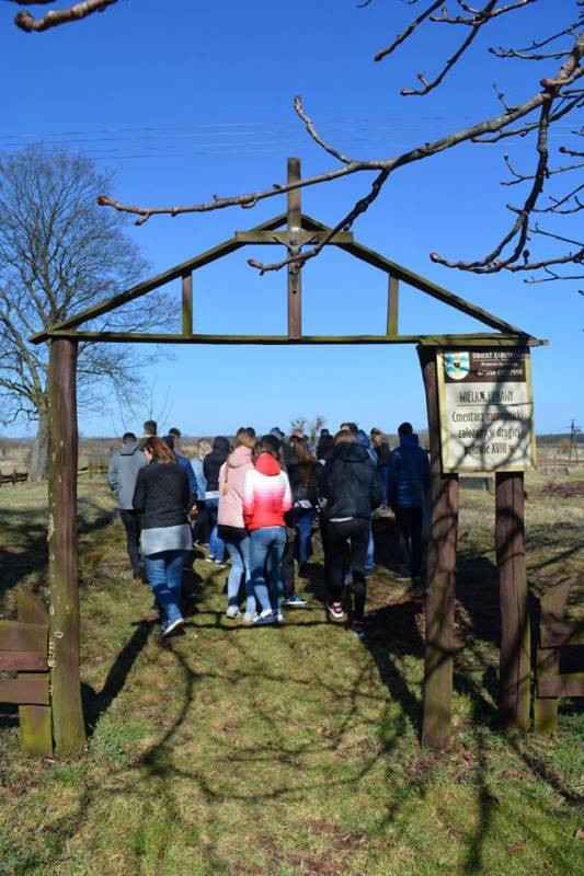 Historia najbliższej okolicy - zajęcia terenowe w ramach projektu edukacyjnego