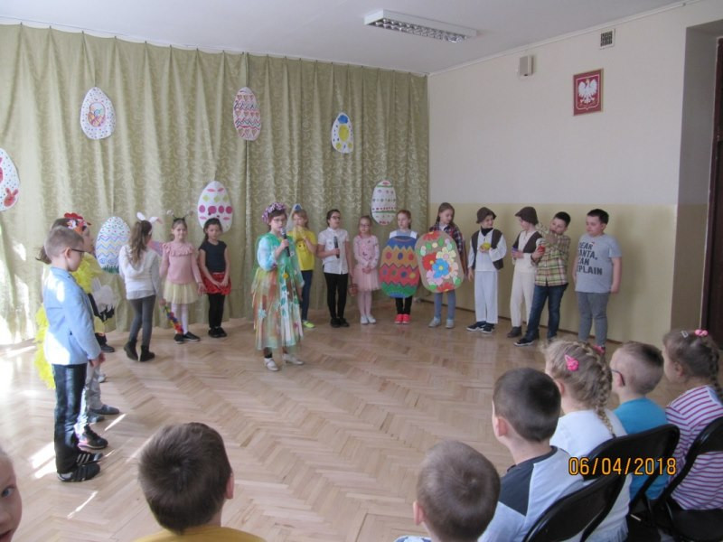 Zajęcia pokazowe z klockami LEGO oraz przedstawienie wielkanocne w 