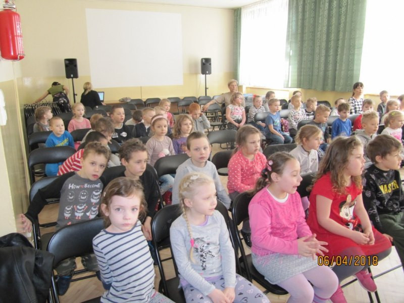 Zajęcia pokazowe z klockami LEGO oraz przedstawienie wielkanocne w 