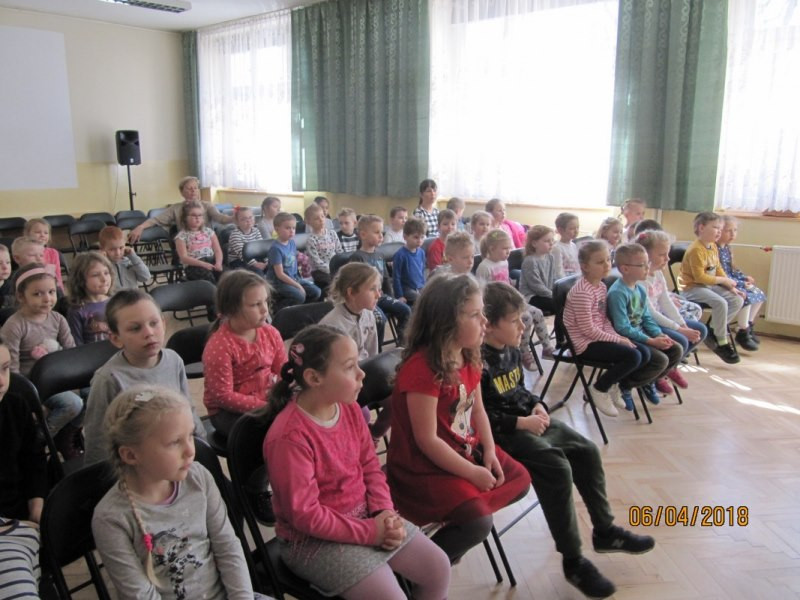 Zajęcia pokazowe z klockami LEGO oraz przedstawienie wielkanocne w 