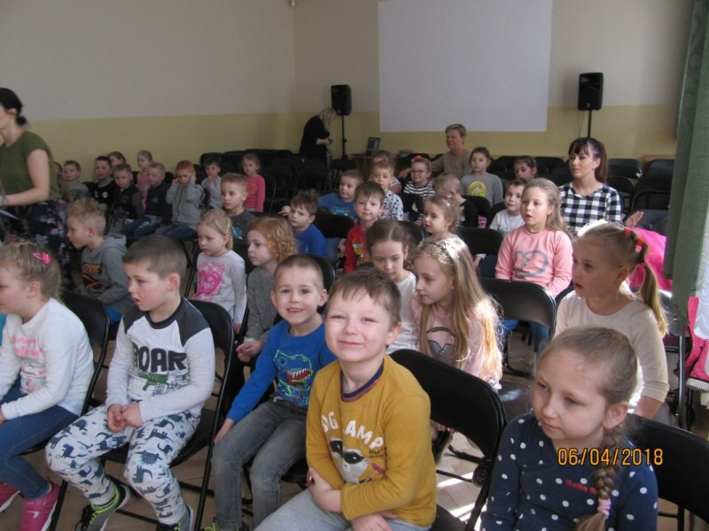 Zajęcia pokazowe z klockami LEGO oraz przedstawienie wielkanocne w 