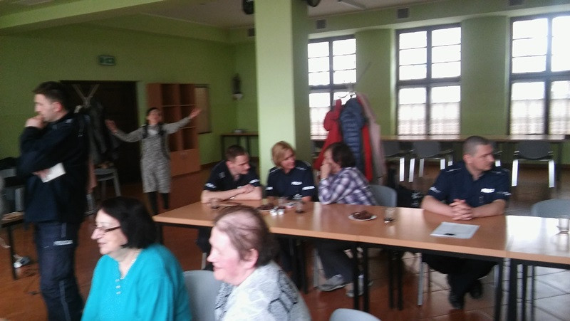 Policjanci na pogadance w Klubiku Seniora