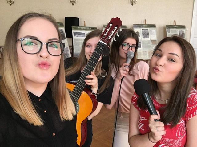 Przygotowania do pożegnania maturzystów i aktywna lekcja historii