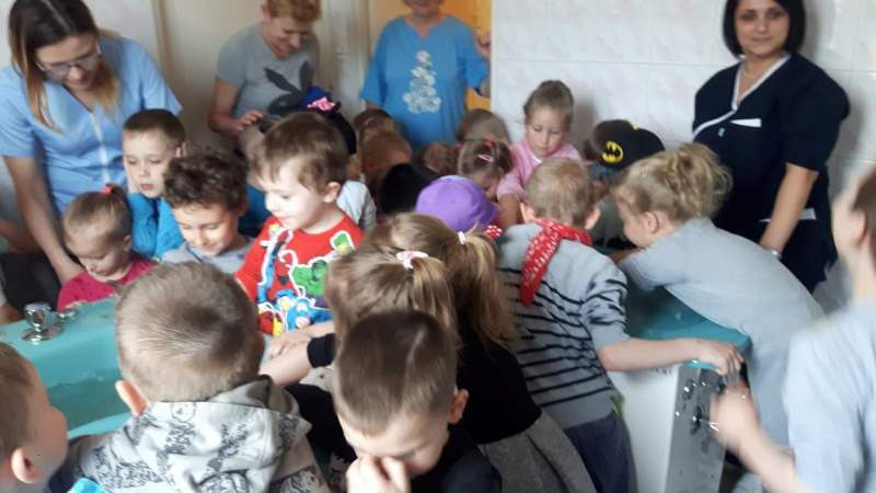 Przedszkolaki z wizytą w szpitalu na oddziale fizjoterapii